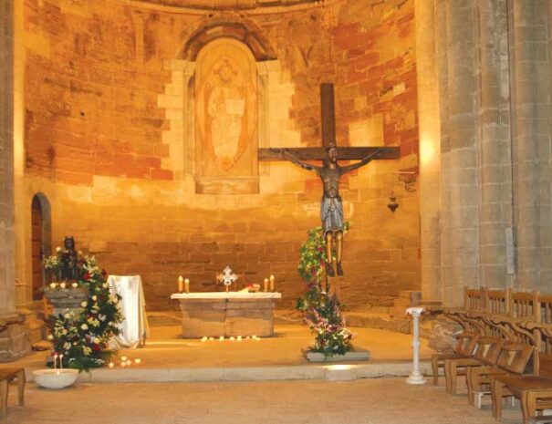 Detalle del altar de iglesia del real monasterio de Santa María de Sijena, en Villanueva de Sijena, Huesca