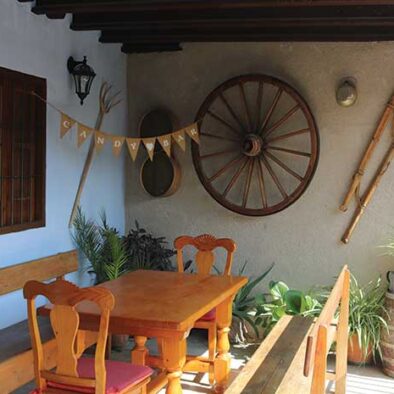 Detalle de un patio de la Casa rural Tres Regiones en Ontiñena, Huesca