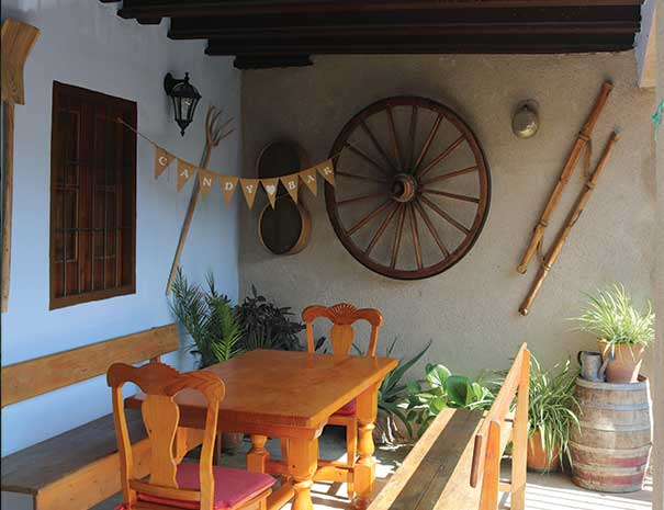 Detalle de un patio de la Casa rural Tres Regiones en Ontiñena, Huesca