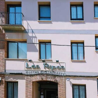 Fachada del Hostal-Restaurante Las Ripas en Alcolea de Cinca, Huesca