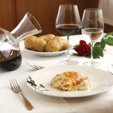 Detalle de las patatas rellenas especialidad del restaurante Casa Santos en Albalate de Conca, Huesca