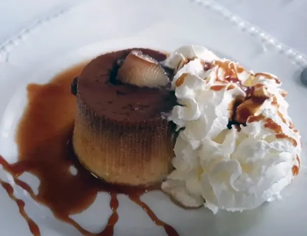 Detalle de un postre casero típico del Restaurante Siglo XXI en Sena, Huesca